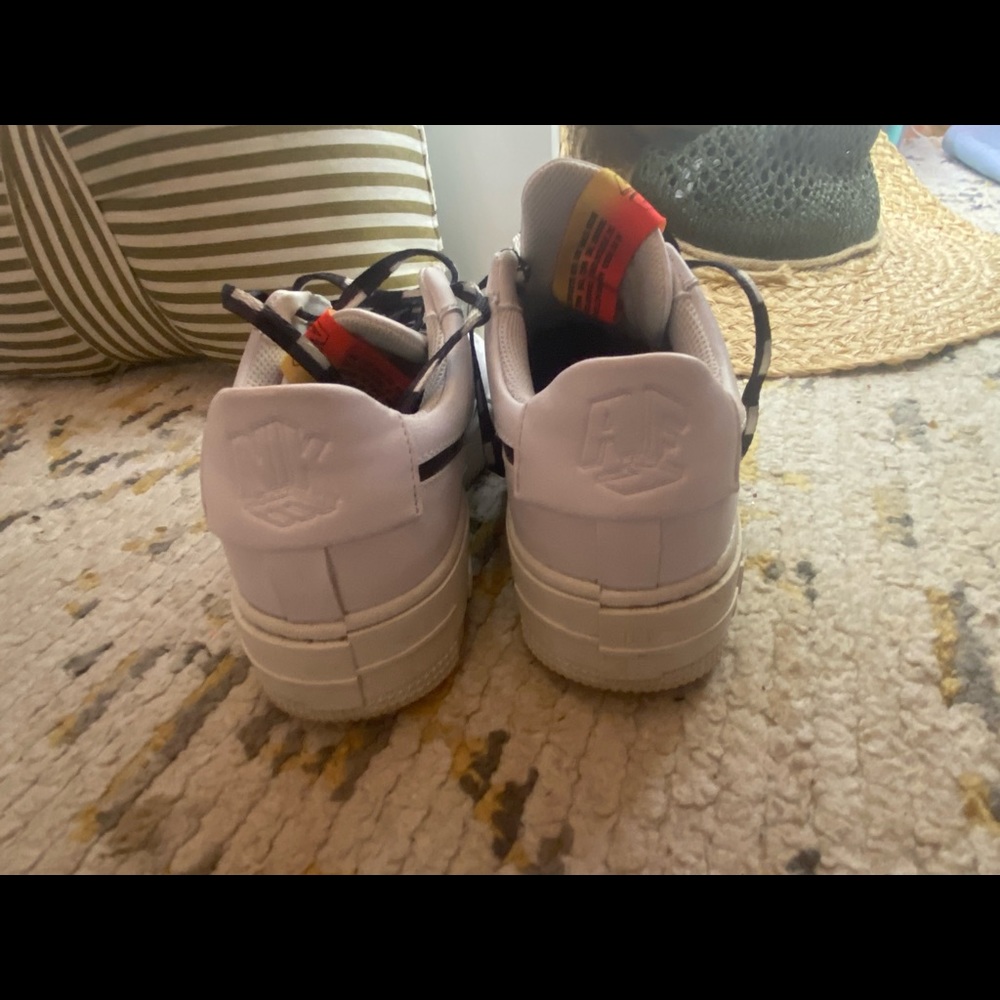 NIKE size 6